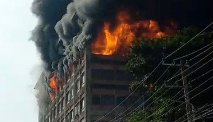 চট্টগ্রাম ইপিজেডে আগুন, উদ্ধার কাজে সেনা-নৌ-বিমান বাহিনী চট্টগ্রাম ইপিজেডে আগুন, উদ্ধার কাজে সেনা-নৌ-বিমান বাহিনী