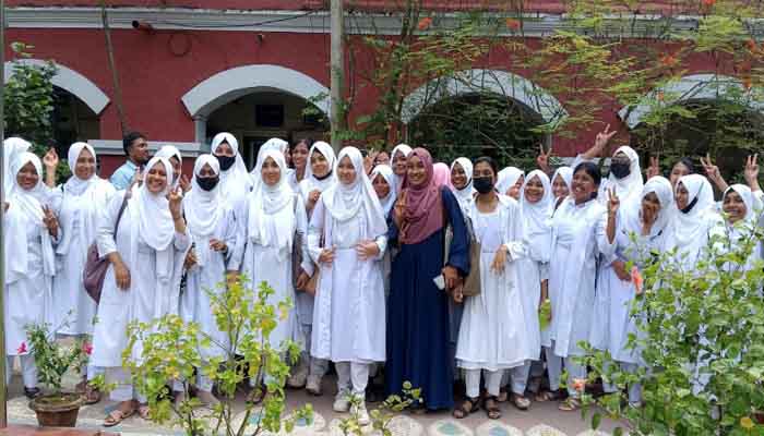 চাঁদপুরে জিপিএ-৫ পেয়ে এগিয়ে মেয়েরা