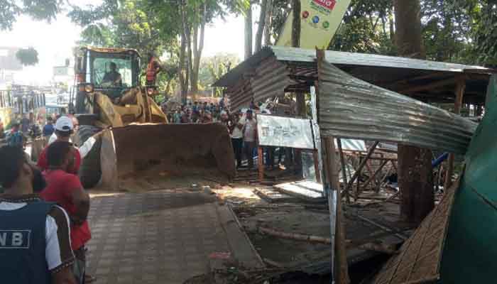 সিলেটে রেল স্টেশনের অবৈধ স্থাপনা উচ্ছেদ করল জেলা প্রশাসন সিলেটে রেল স্টেশনের অবৈধ স্থাপনা উচ্ছেদ করল জেলা প্রশাসন