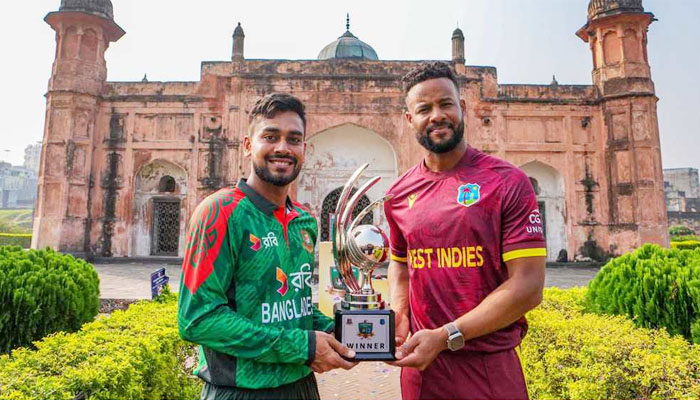 ঐতিহাসিক লালবাগে বাংলাদেশ-ওয়েস্ট ইন্ডিজ সিরিজের ট্রফি উন্মোচন ঐতিহাসিক লালবাগে বাংলাদেশ-ওয়েস্ট ইন্ডিজ সিরিজের ট্রফি উন্মোচন