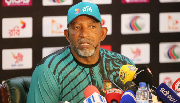 জাকেরকে ঘিরে বর্ণবাদী মন্তব্যে ক্ষুব্ধ কোচ ফিল সিমন্স জাকেরকে ঘিরে বর্ণবাদী মন্তব্যে ক্ষুব্ধ কোচ ফিল সিমন্স