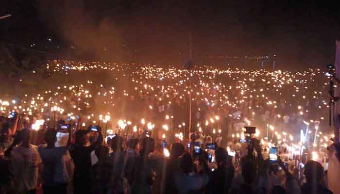 তিস্তাপাড়ের লক্ষাধিক মানুষের মশাল প্রজ্বলন তিস্তাপাড়ের লক্ষাধিক মানুষের মশাল প্রজ্বলন