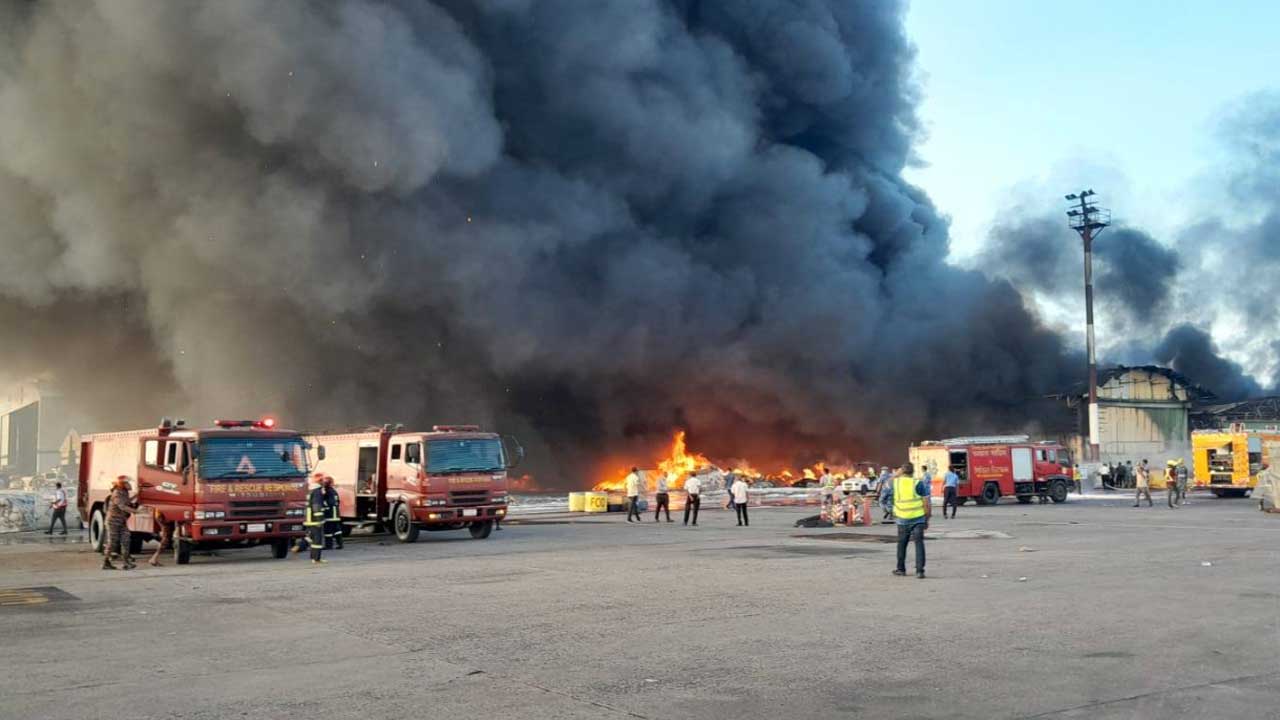 শাহজালাল বিমানবন্দরে ফ্লাইট চলাচল সাময়িক স্থগিত শাহজালাল বিমানবন্দরে ফ্লাইট চলাচল সাময়িক স্থগিত