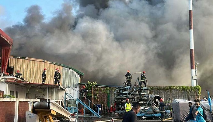 ভয়াবহ রূপ নিয়েছে শাহজালাল বিমানবন্দরের আগুন, নিয়ন্ত্রণে ৩১ ইউনিট ভয়াবহ রূপ নিয়েছে শাহজালাল বিমানবন্দরের আগুন, নিয়ন্ত্রণে ৩১ ইউনিট