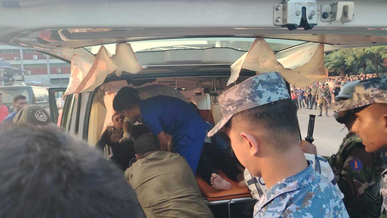 শাহজালালের কার্গো ভিলেজে আগুন, আহত আনসারের ১৭ সদস্য শাহজালালের কার্গো ভিলেজে আগুন, আহত আনসারের ১৭ সদস্য