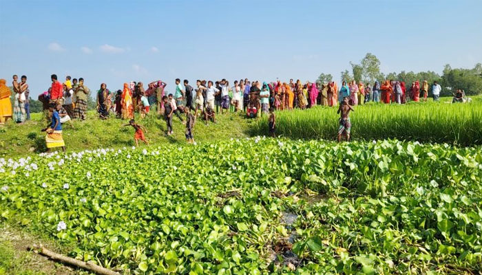 সিরাজগঞ্জে ডোবা থেকে মানুষের ২টি হাড় উদ্ধার সিরাজগঞ্জে ডোবা থেকে মানুষের ২টি হাড় উদ্ধার