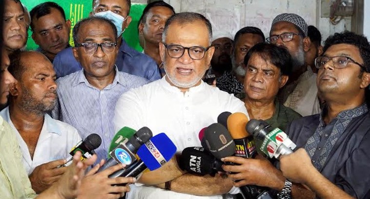 ঢাকা বিমানবন্দরে আগুন, রাতের মধ্যে ফ্লাইট চালুর আশা উপদেষ্টার ঢাকা বিমানবন্দরে আগুন, রাতের মধ্যে ফ্লাইট চালুর আশা উপদেষ্টার