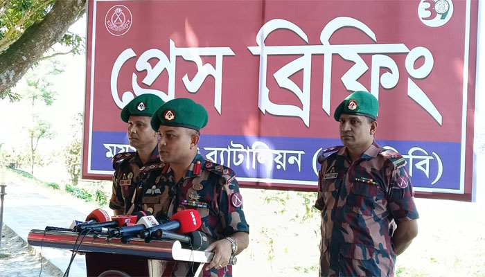 সীমান্তে চোরাচালান ও বালু উত্তোলন বন্ধে বিজিবির কঠোর পদক্ষেপ