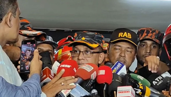 ‘অতিরিক্ত বাতাস থাকায় আগুন নিয়ন্ত্রণে বেগ পেতে হয়েছে’ ‘অতিরিক্ত বাতাস থাকায় আগুন নিয়ন্ত্রণে বেগ পেতে হয়েছে’