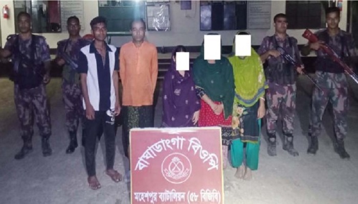 চুয়াডাঙ্গা সীমান্তে বিজিবির অভিযানে মাদক উদ্ধার, ৫ বাংলাদেশি আটক চুয়াডাঙ্গা সীমান্তে বিজিবির অভিযানে মাদক উদ্ধার, ৫ বাংলাদেশি আটক