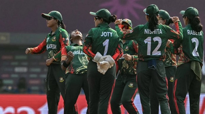 স্বর্ণা-রাবেয়ার দুর্দান্ত বোলিংয়ে দুইশ’র পরই অলআউট শ্রীলঙ্কা স্বর্ণা-রাবেয়ার দুর্দান্ত বোলিংয়ে দুইশ’র পরই অলআউট শ্রীলঙ্কা