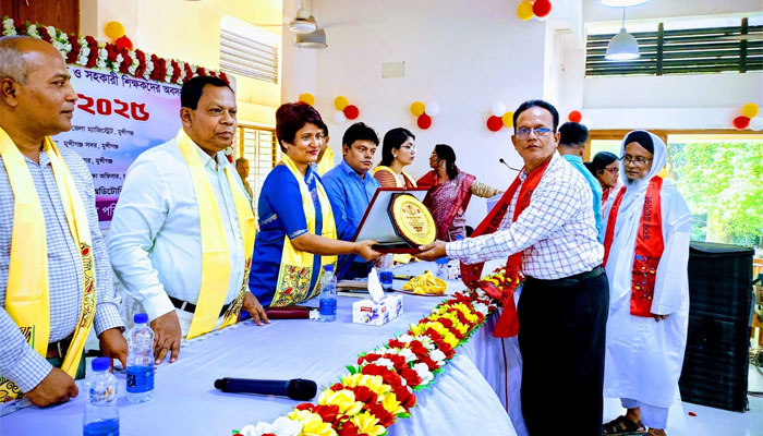 দেশকে গড়তে শিক্ষকদের ভূমিকা অপরিসীম: মুন্সীগঞ্জ জেলা প্রশাসক দেশকে গড়তে শিক্ষকদের ভূমিকা অপরিসীম: মুন্সীগঞ্জ জেলা প্রশাসক