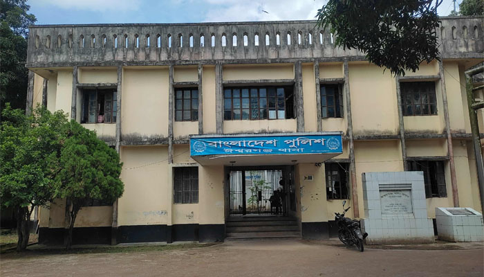 মাদ্রাসাছাত্রীকে অপহরণ ও ধর্ষণের অভিযোগে আদালতে মামলা মাদ্রাসাছাত্রীকে অপহরণ ও ধর্ষণের অভিযোগে আদালতে মামলা