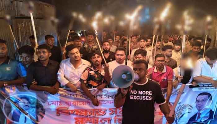 ছাত্রদল নেতা জোবায়েদ হত্যার প্রতিবাদে ঈশ্বরদীতে মশাল মিছিল ছাত্রদল নেতা জোবায়েদ হত্যার প্রতিবাদে ঈশ্বরদীতে মশাল মিছিল
