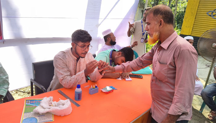 রাজবাড়ীতে রক্তের গ্রুপ নির্ণয় ও স্বাস্থ্য সচেতনতামূলক সভা রাজবাড়ীতে রক্তের গ্রুপ নির্ণয় ও স্বাস্থ্য সচেতনতামূলক সভা