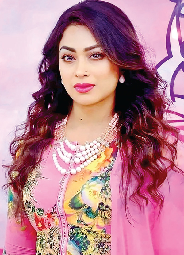 ওমরাহ করতে গেলেন চিত্রনায়িকা পপি ওমরাহ করতে গেলেন চিত্রনায়িকা পপি