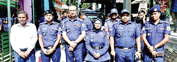 নৌ-পুলিশ হেডকোয়ার্টার্সের বিশেষ আভিযানিক টিমের ব্যাপক অভিযান