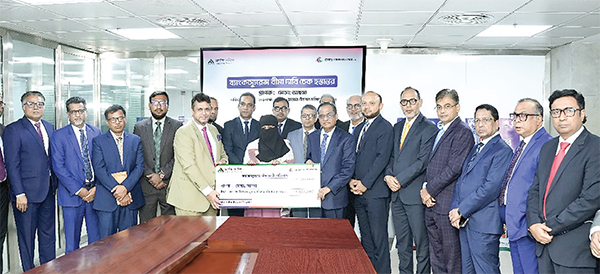 ডাচ্-বাংলা ও প্রগতি লাইফ ইন্স্যুরেন্সের ব্যাংকাস্যুরেন্স বিমা দাবি হস্তান্তর