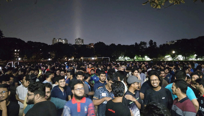 ধর্ষণের অভিযোগ: শিক্ষার্থীর শাস্তির দাবিতে মধ্যরাতে উত্তাল বুয়েট ধর্ষণের অভিযোগ: শিক্ষার্থীর শাস্তির দাবিতে মধ্যরাতে উত্তাল বুয়েট