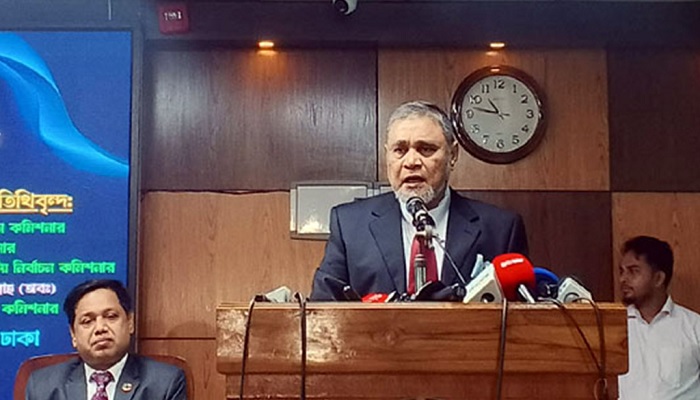 ইসি কোনো চাপের কাছে নতি স্বীকার করবে না: সিইসি ইসি কোনো চাপের কাছে নতি স্বীকার করবে না: সিইসি