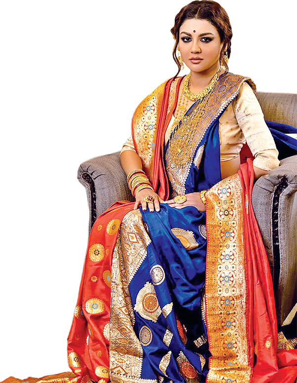 মায়ের বিয়ের শাড়িতে চমকে দিলেন জয়া আহসান মায়ের বিয়ের শাড়িতে চমকে দিলেন জয়া আহসান