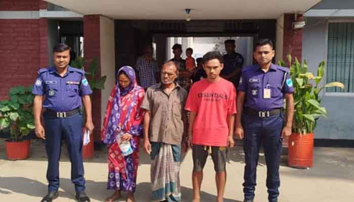 সাটুরিয়ায় মাকে হত্যার দায়ে ছেলেসহ গ্রেপ্তার ৩ সাটুরিয়ায় মাকে হত্যার দায়ে ছেলেসহ গ্রেপ্তার ৩