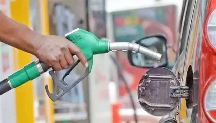 রাশিয়ার উপর নিষেধাজ্ঞায় বিশ্ববাজারে বেড়েছে জ্বালানি তেলের দাম রাশিয়ার উপর নিষেধাজ্ঞায় বিশ্ববাজারে বেড়েছে জ্বালানি তেলের দাম