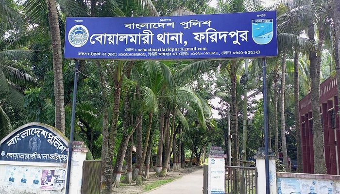 বোয়ালমারীতে ট্রাক চাপায় নিহত ২, আহত ৫ বোয়ালমারীতে ট্রাক চাপায় নিহত ২, আহত ৫