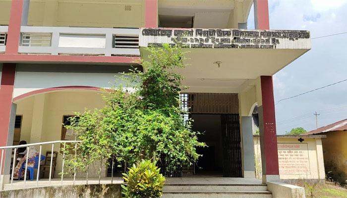 ঘুষের বিনিময়ে দিনের পরীক্ষা রাতে নেওয়ার অভিযোগ!