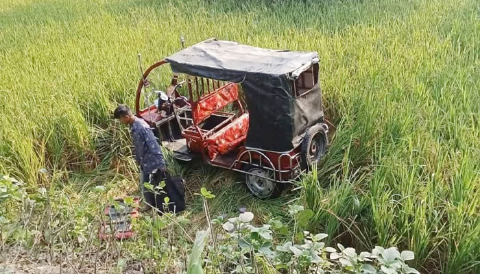 লালমনিরহাটে অটোরিকশা খাদে পড়ে নিহত ২