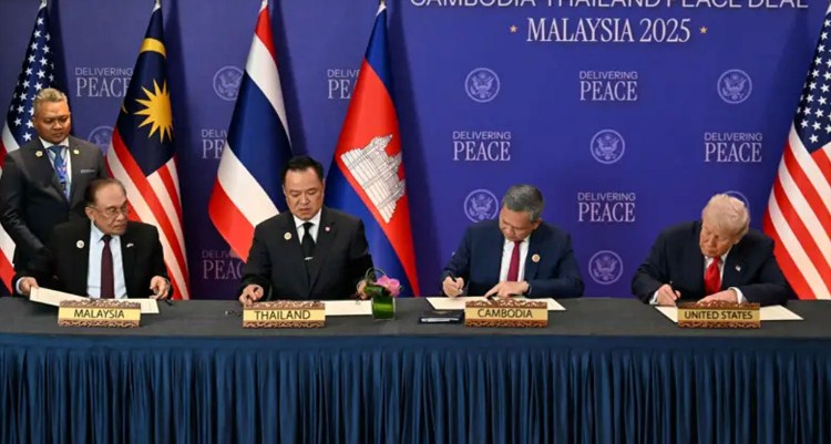 ট্রাম্পের উপস্থিতিতে থাইল্যান্ড ও কম্বোডিয়ার যুদ্ধবিরতি স্বাক্ষর ট্রাম্পের উপস্থিতিতে থাইল্যান্ড ও কম্বোডিয়ার যুদ্ধবিরতি স্বাক্ষর