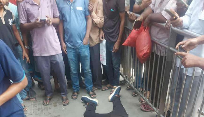 ফার্মগেটে মেট্রোরেলের বিয়ারিং প্যাড পড়ে পথচারী নিহত ফার্মগেটে মেট্রোরেলের বিয়ারিং প্যাড পড়ে পথচারী নিহত