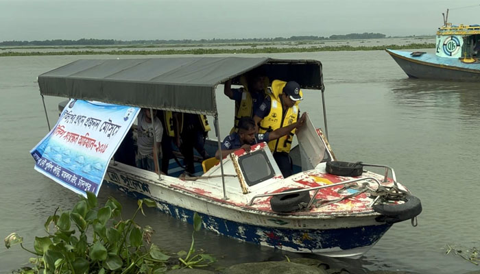 ইলিশ সংরক্ষণে মোহনপুর নৌ পুলিশ ফাঁড়ির নজিরবিহীন সাফল্য ইলিশ সংরক্ষণে মোহনপুর নৌ পুলিশ ফাঁড়ির নজিরবিহীন সাফল্য