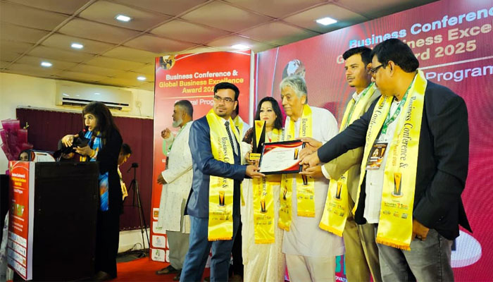 গ্লোবাল বিজনেস এক্সিলেন্স অ্যাওয়ার্ড-২৫ পেলেন রাবির সাবেক শিক্ষার্থী