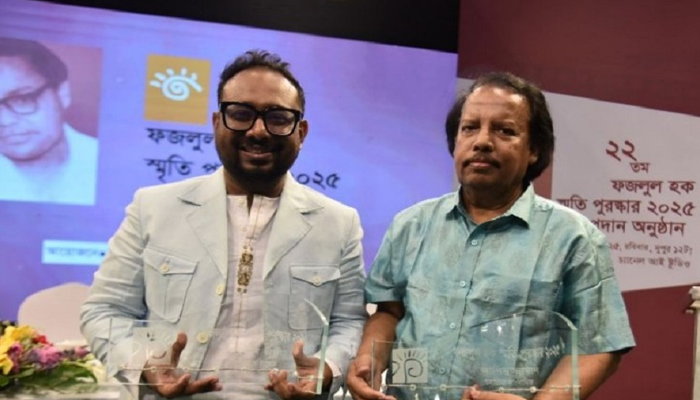 পুরস্কৃত হলেন রায়হান রাফী ও আলিমুজ্জামান পুরস্কৃত হলেন রায়হান রাফী ও আলিমুজ্জামান