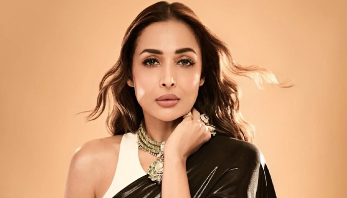 বয়স নিয়ে বিতর্কে মালাইকা, জন্মদিনে নিজেই জানালেন বয়স ৫০! বয়স নিয়ে বিতর্কে মালাইকা, জন্মদিনে নিজেই জানালেন বয়স ৫০!