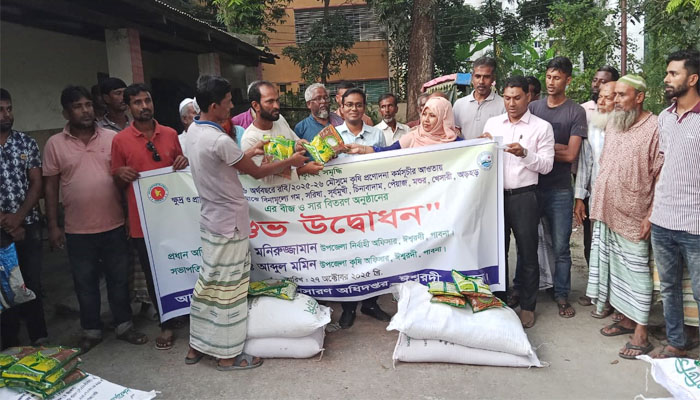 ঈশ্বরদীতে রবিশস্য চাষাবাদে প্রণোদনা পাচ্ছেন ৬ হাজারের অধিক কৃষক ঈশ্বরদীতে রবিশস্য চাষাবাদে প্রণোদনা পাচ্ছেন ৬ হাজারের অধিক কৃষক