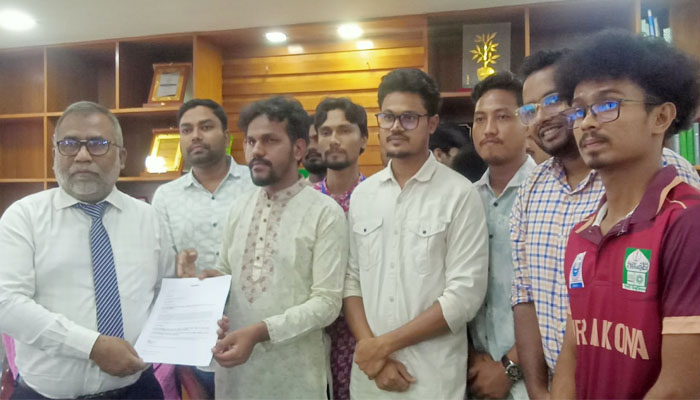 ইবিতে স্টেডিয়াম নির্মাণের দাবিতে স্মারকলিপি প্রদান
