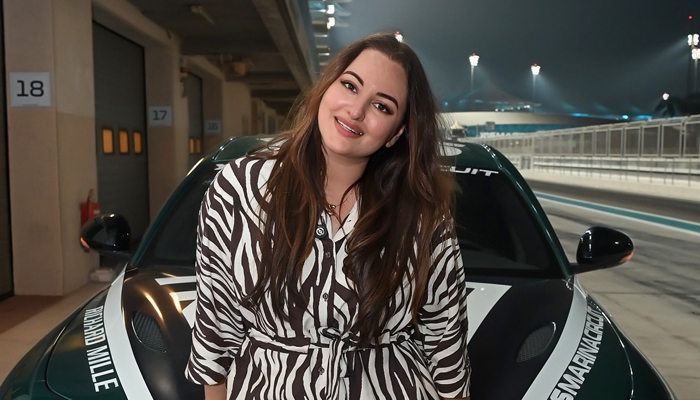 “অভিনয়ের নতুন দিক আবিষ্কার করছি”— সোনাক্ষী “অভিনয়ের নতুন দিক আবিষ্কার করছি”— সোনাক্ষী