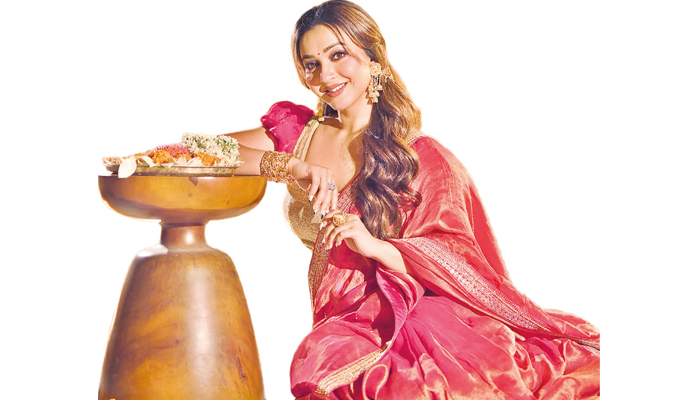 কটাক্ষের শিকার কৌশানী! কটাক্ষের শিকার কৌশানী!