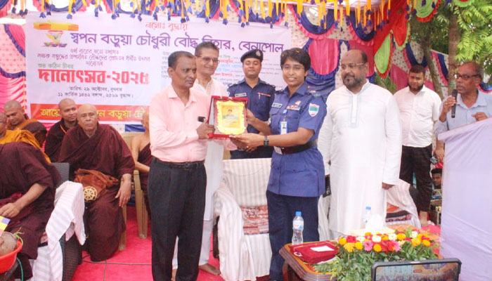 বৌদ্ধ ধর্মাবলম্বীদের শ্রেষ্ঠ উৎসব কঠিন চীবর দানোৎসব বেনাপোলে সম্পন্ন বৌদ্ধ ধর্মাবলম্বীদের শ্রেষ্ঠ উৎসব কঠিন চীবর দানোৎসব বেনাপোলে সম্পন্ন