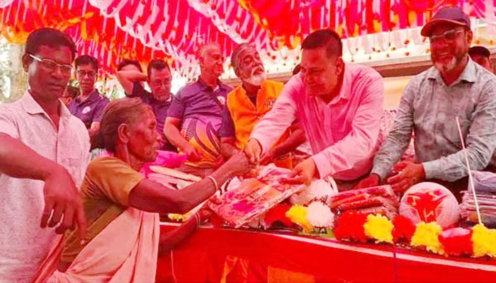 লায়ন্স ক্লাবের উদ্যোগে উপজাতিদের জন্য দিনব্যাপী সেবা কার্যক্রম