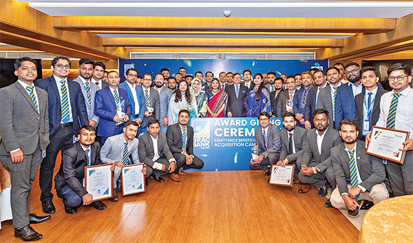 কর্মীদের সম্মাননা দিল ব্র্যাক ব্যাংক