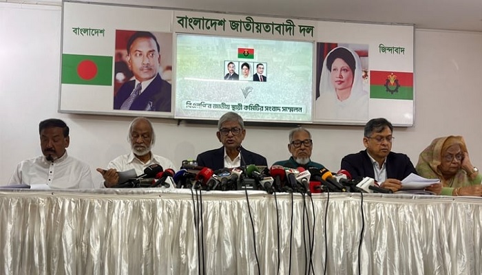 নির্বাচনের আগে গণভোট অযৌক্তিক ও অবিবেচনাপ্রসূত: মির্জা ফখরুল নির্বাচনের আগে গণভোট অযৌক্তিক ও অবিবেচনাপ্রসূত: মির্জা ফখরুল