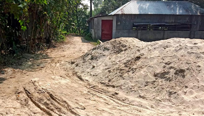 সিরাজগঞ্জে ব্যক্তিগত জায়গায় প্রকল্প স্থগিত করল প্রশাসন