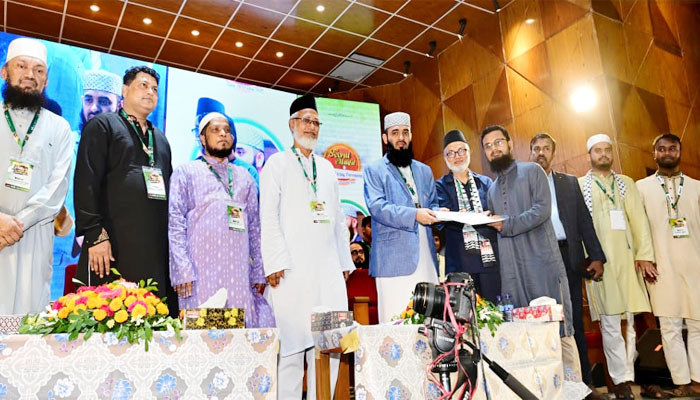 চবিতে সিরাত মাহফিল ও সীরাত প্রতিযোগিতার পুরস্কার বিতরণ চবিতে সিরাত মাহফিল ও সীরাত প্রতিযোগিতার পুরস্কার বিতরণ