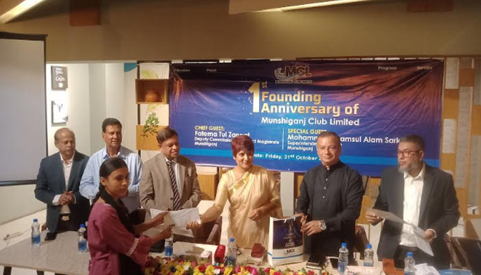 মুন্সীগঞ্জে ১০ কৃতী শিক্ষার্থীকে বৃত্তি প্রদান