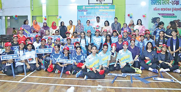 মহিলা ক্রীড়া সংস্থায় মেয়েদের ব্যাডমিন্টন