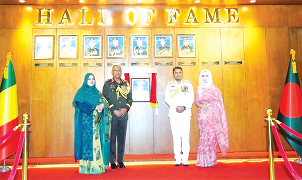 বিএমএ ‘হল অব ফেইম’-এ অন্তর্ভুক্ত হলেন নৌ ও বিমান বাহিনী প্রধান