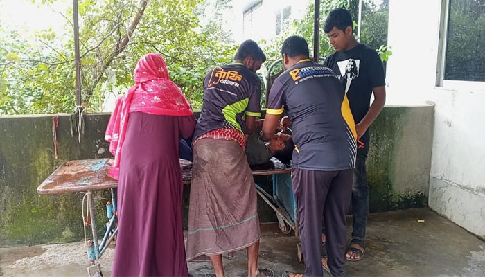 মায়ের কাছে টাকা না পেয়ে বিষপান শিশু রাকিবের